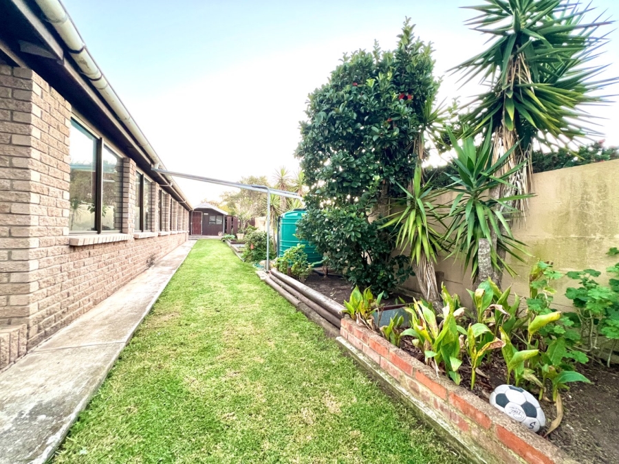 4 Bedroom Property for Sale in Walmer Downs Eastern Cape